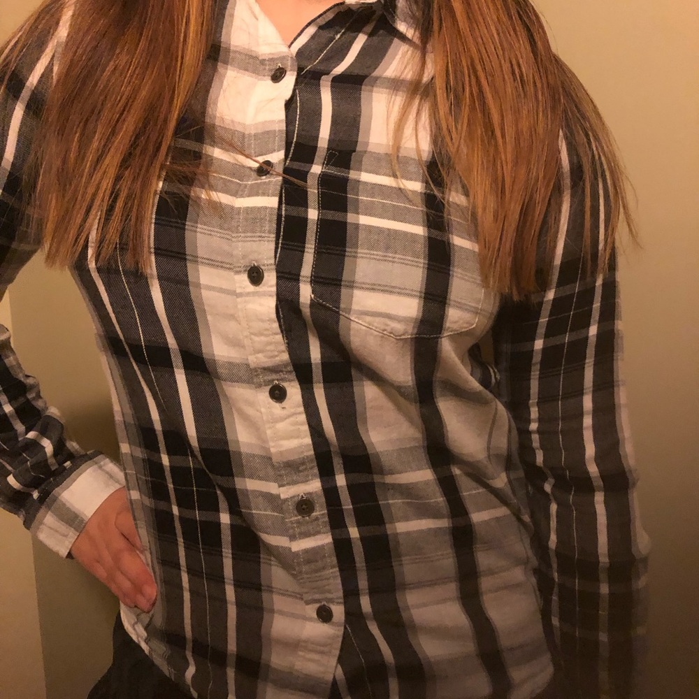 👁🗨 SO Black & White Plaid “Perfect Shirt” 👁🗨 - Picture 4 of 5